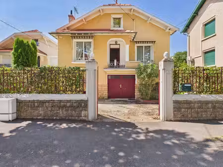 maison de prestige de 92 m2 en vente bron  france