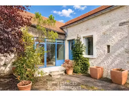maison de campagne rénovée avec son jardin bucolique