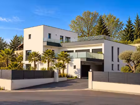 maison contemporaine sur les hauteurs