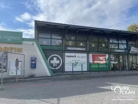 location local commercial 270m² pont st martin 44860