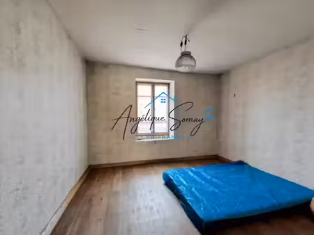 cesancey — maison à rénover avec balcon  combles aménageables