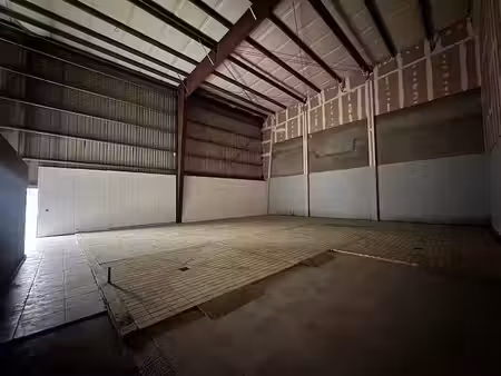 location locaux professionnels 2 pièces 215 m² à baie mahault (97122)  3 906 €