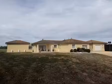 vente locaux professionnels 6 pièces 174.85 m² à ambérieux-en-dombes (01330)  450 000 €