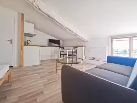 studio meublé rénové avec vue dégagée et climatisation réversible