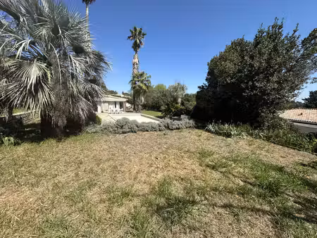 vente terrain a batir avec maison a renover   piscine et carport
