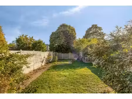 maison mitoyenne avec 4 chambres  garage intégré et jardin