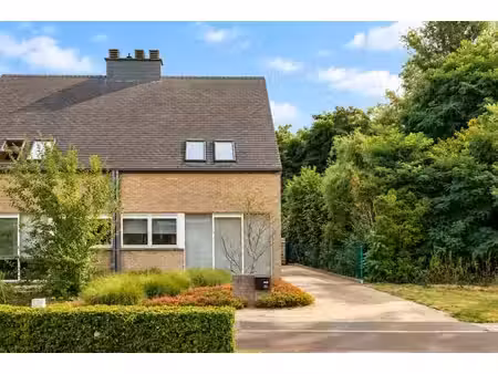 maison semi-mitoyenne avec trois chambres et un jardin ensoleillé à vendre à zemst