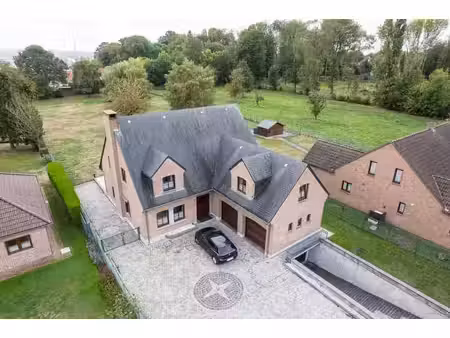 exceptionnelle villa 4 façades sur 60 ares de terrain
