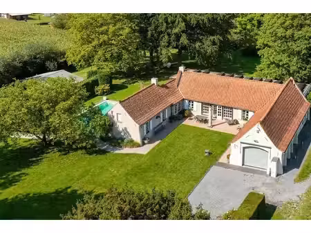 charmante propriété de plain-pied dans un parc de 5.000 m²