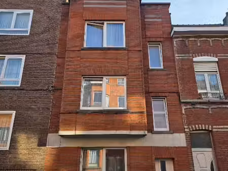 immeuble de rapport de trois appartements d'une chambre.
