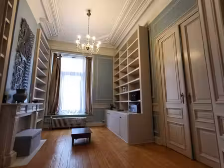 belle maison de maître offrant de multiples possibilités