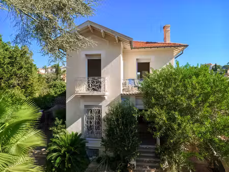 saint-raphaël  triangle d’or — maison de caractère de 120 m²  terrasses vue mer