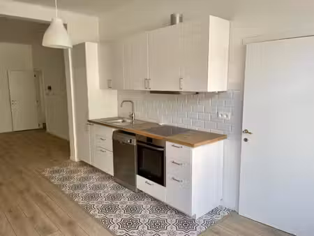 superbe appartement rénové - quartier ulb/vub