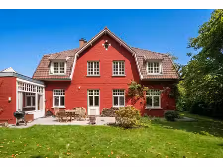 villa (5ch/bur/3sdb) de 306m² avec garage