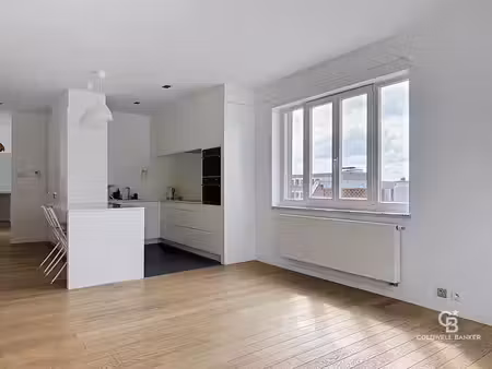 spacieux appt 1 chambre (+-79m²) / proche de la place stépha