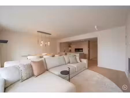 appartement de 3 chambres entièrement rénové et luxueux sit