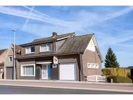 halfopen bebouwing op (712m2) met garage en tuin te ruien