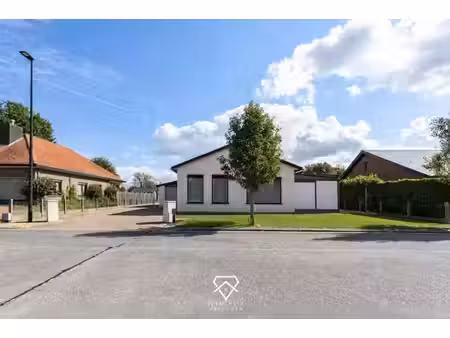 energiezuinige bungalow met ruime garagevoorzieningen in ...