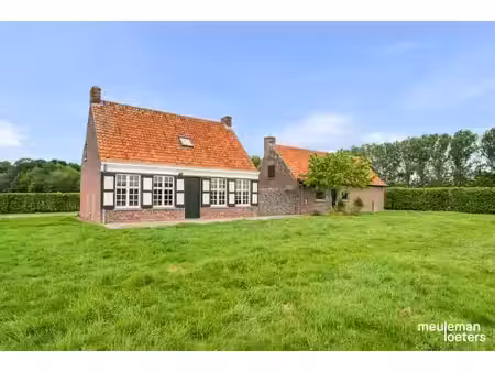 ferme de caractère avec dépendance et plus de 2 ha de prairi