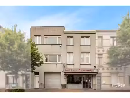 spacieux immeuble de commerce avec boulangerie en activité …
