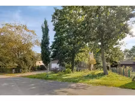 maison spacieuse avec jardin orienté au sud dans la campagne