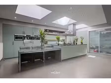 spacieuse maison familiale avec 7 chambres  grand garage et