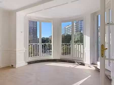 louise abbaye : somptueux appartement caractère remis à neuf