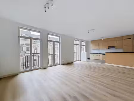 schaerbeek : bel appartement 2 chambres de 100m² + balcons