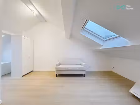 studio meublé super lumineux!
