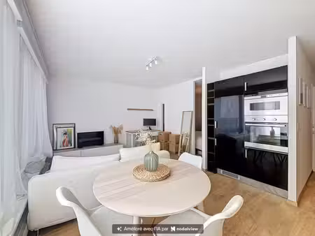 ixelles  entre louise et châtelain : grand studio très lumin
