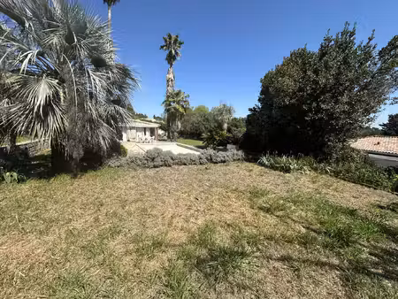 vente terrain a batir avec maison a renover   piscine et car