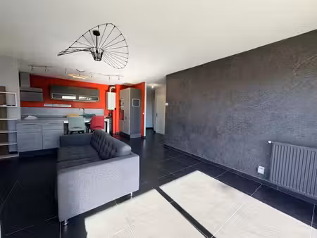 t3 meublé de 68 m² avec grande terrasse  piscine et garage – écully