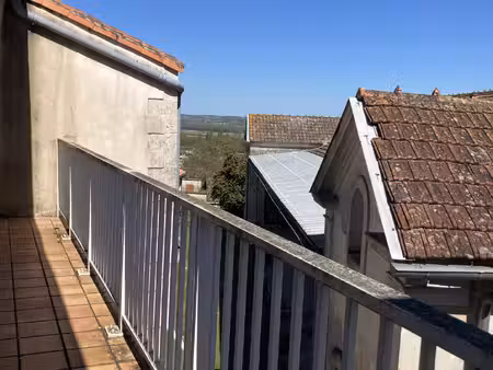 a louer à archiac - appartement 3 pièces - 80m2 - parking