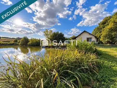 maison avec étang privé et piscine sur 7 460 m²