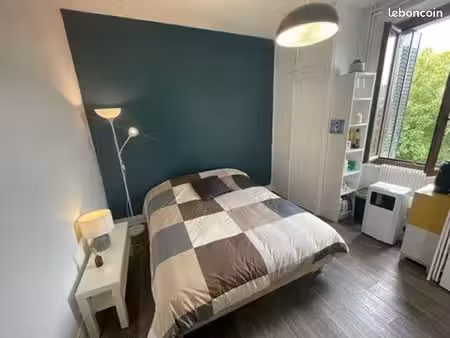très beau studio meublé centre ville