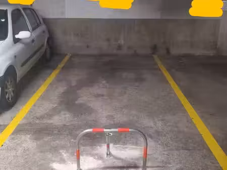 place de parking a louer