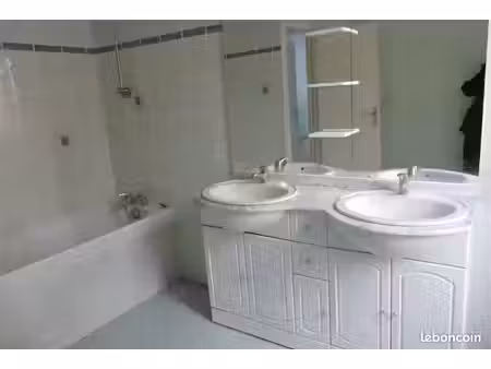 maison de ville t4 en duplex de 87 m2 - saint-amand-montrond