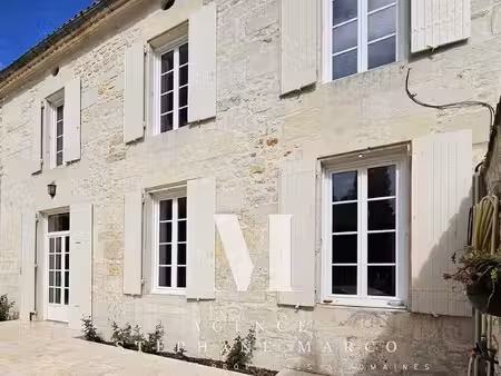 demeure de caractère proche de saintes