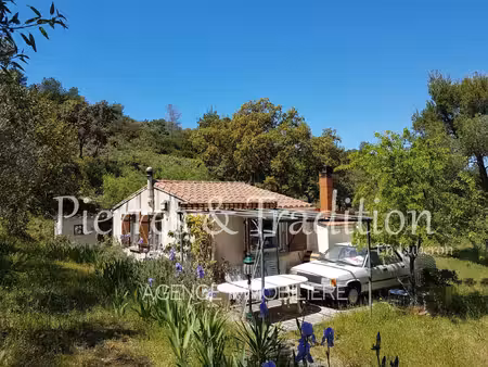 exclusivité ! le brusc  six four les plage  jolie petite maison avec terrain naturel