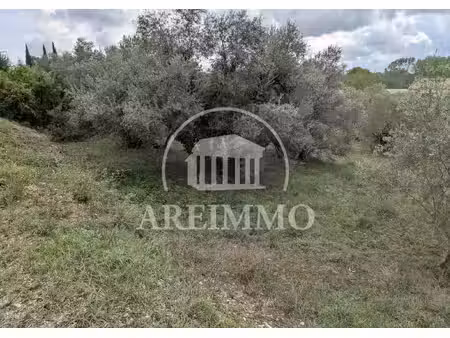 terrain de 1102 m² constructible est viabilisé sur la commune