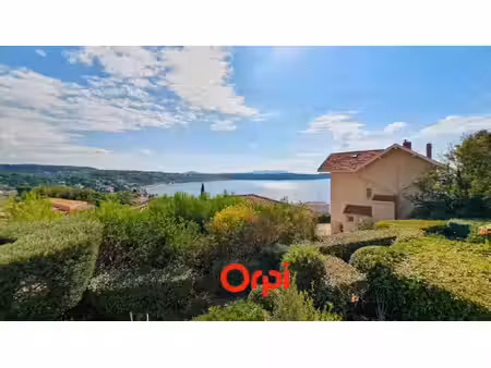 studio meublé et rénové d’environ 20m² avec une magnifique vue mer dans une copropriété ca