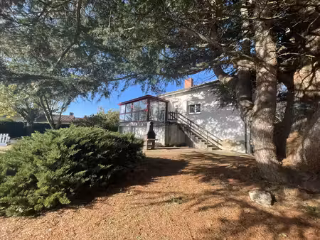 maison 3 chambres - grand jardin arboré et sous-sol complet