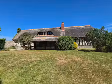 proche de fecamp : chaumière avec jardin