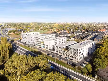 bureau récemment construit d'environ 480 m² à r. plaza roese