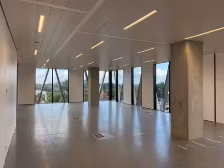 bureau récemment construit à westwing toren à roeselare