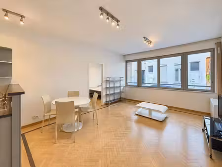 bel appartement meublé 1ch près du parlement européen