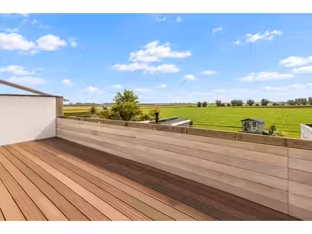 appartement agéable avec terrasse très ensoleillée avec une