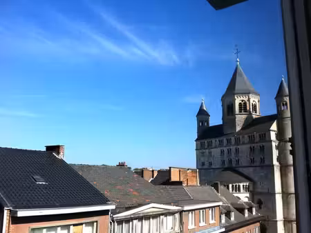 bel appartement dernier étage (proximité grand-place)