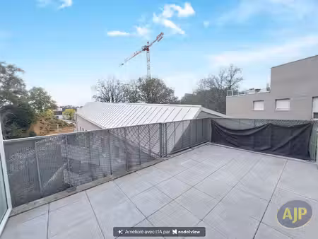 appartement t3 avec terrasse et stationnement