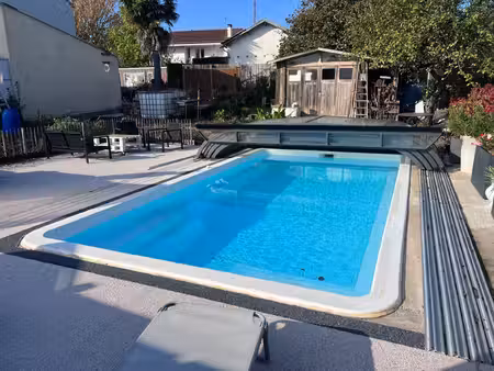 appartement avec jardin et piscine à vendre 4 pièces saintes (17)